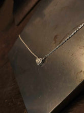 Charger l'image dans la galerie, Collier "coeur lumineux"