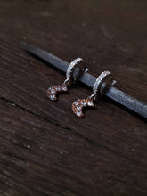 Charger l'image dans la galerie, Mini créoles "lune rosée"