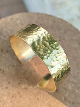 Charger l'image dans la galerie, Manchette martelé doré