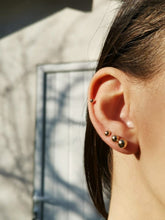Charger l'image dans la galerie, Boucles d'oreilles "Sphéres Dorées 2"