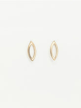 Charger l'image dans la galerie, Boucles d'oreilles "Navette dorée"