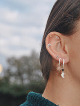 Charger l'image dans la galerie, Créoles "lune perlée"